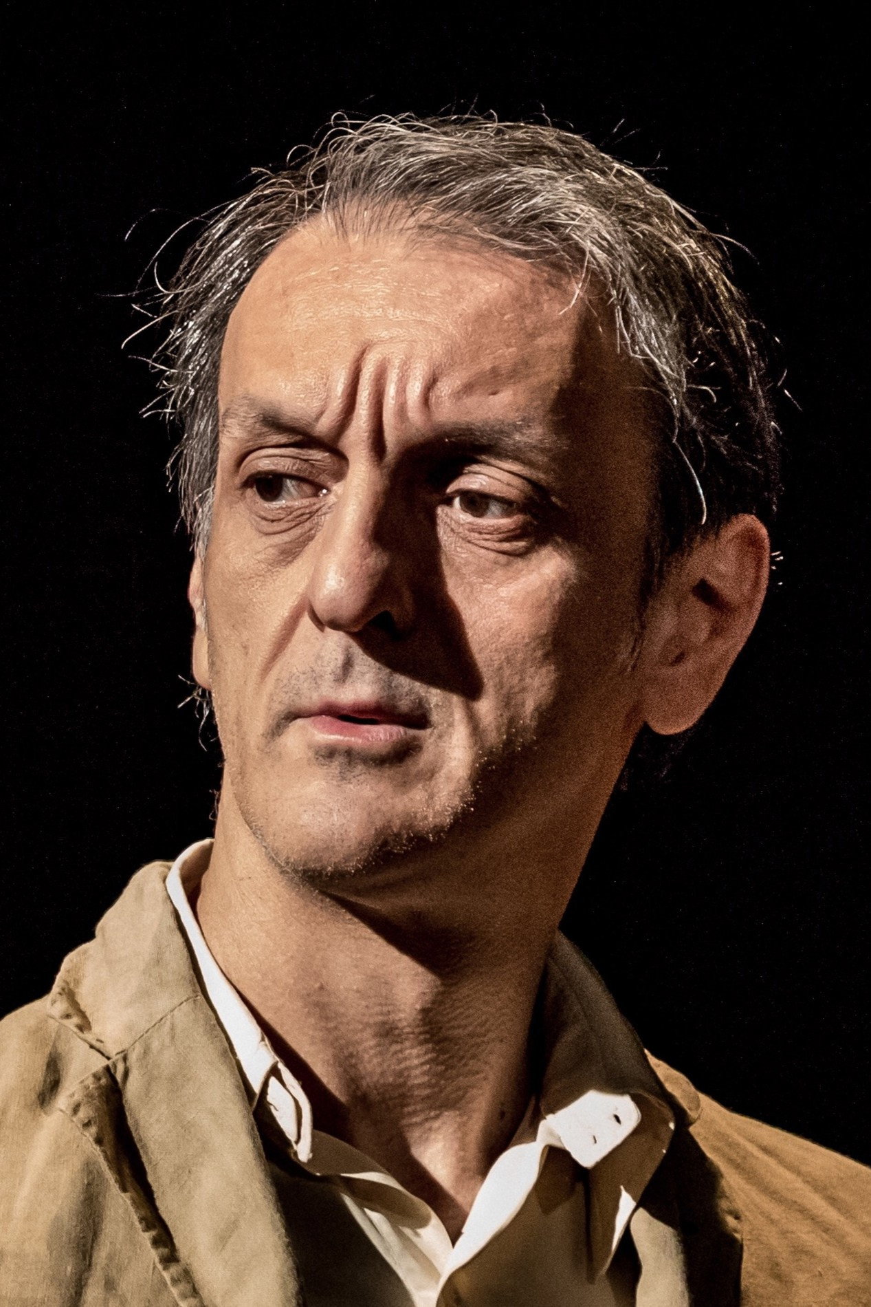 Francesco Rossini as Direttore del cimitero in La tenda nera