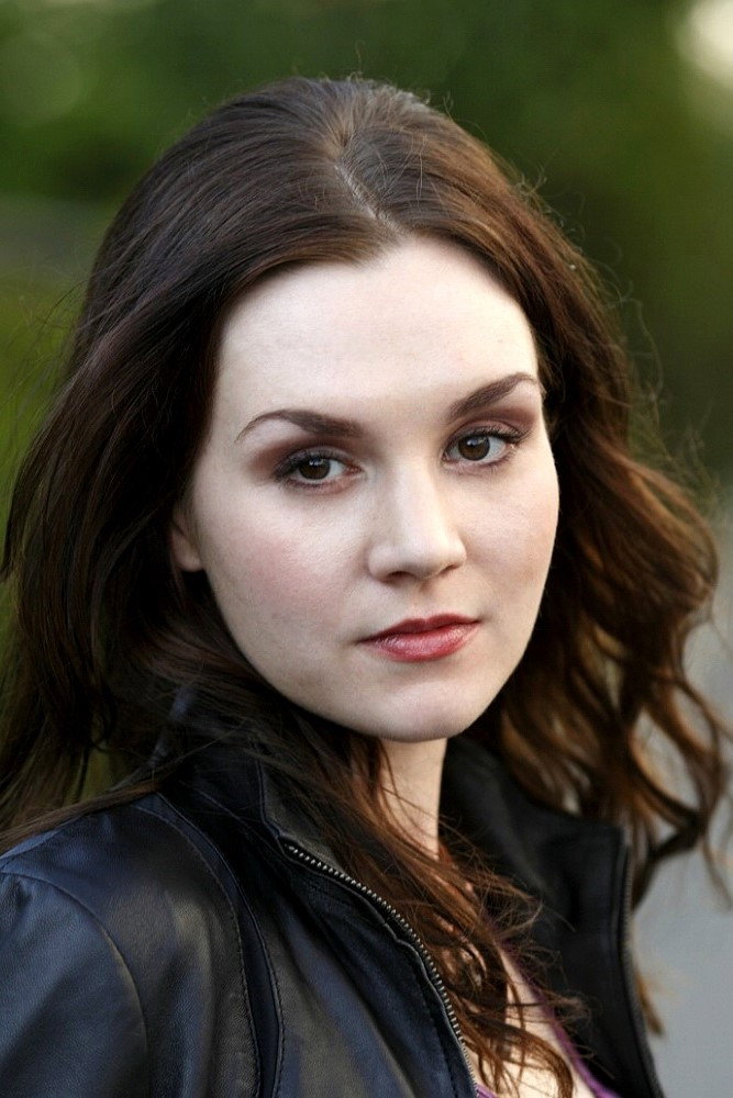 Rachel Miner as Lulu Palu in Elwood