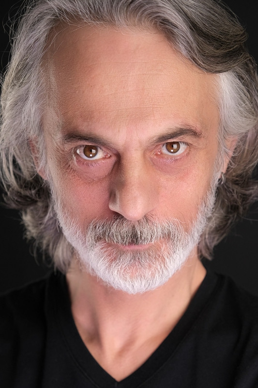 Mustafa Dinç as Gözlemci in Four Cornered Triangle