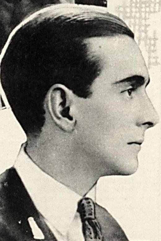 John Hamilton as John Lenley in The Ringer