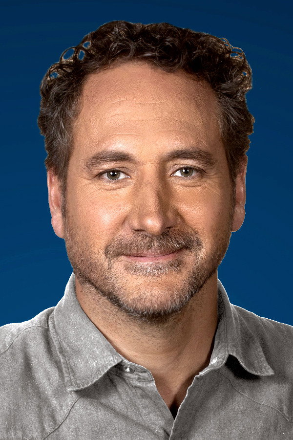 Juan Pablo Sáez as Emilio Fernández in Playa salvaje