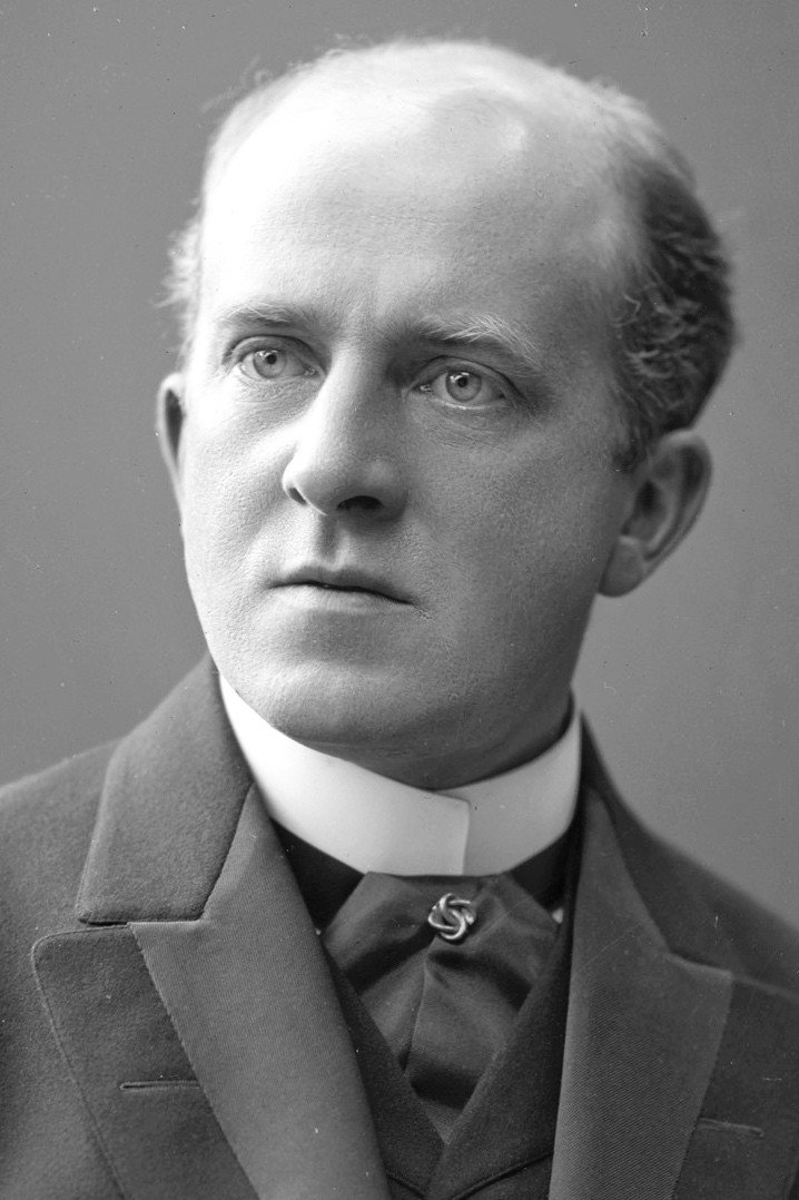 Gunnar Klintberg as Rektor Blidberg / Sekreterare i stiftelsen "De fattigas vänner" in Father and Son