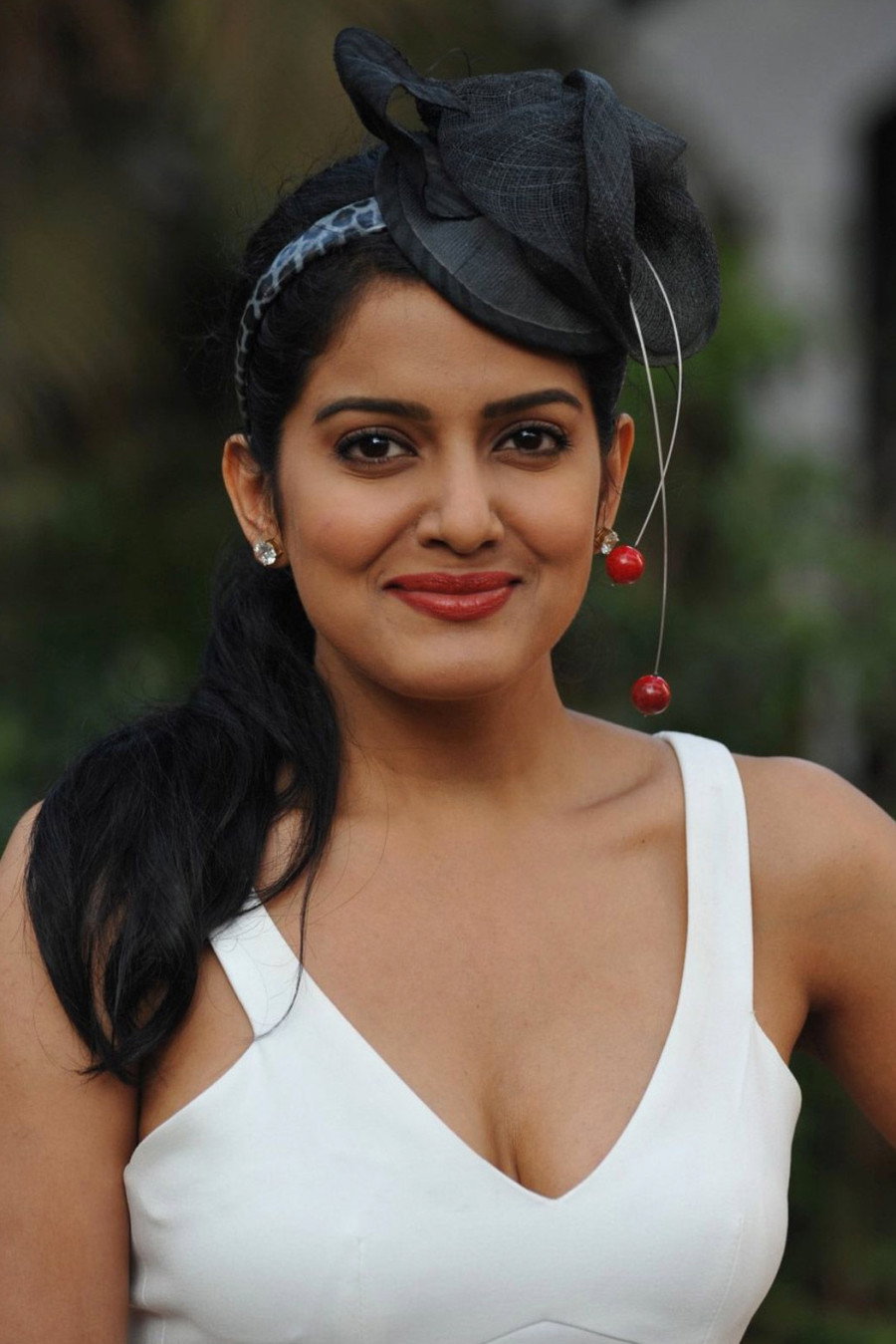 Vishakha Singh as Soumya in Kanna Laddu Thinna Aasaiya