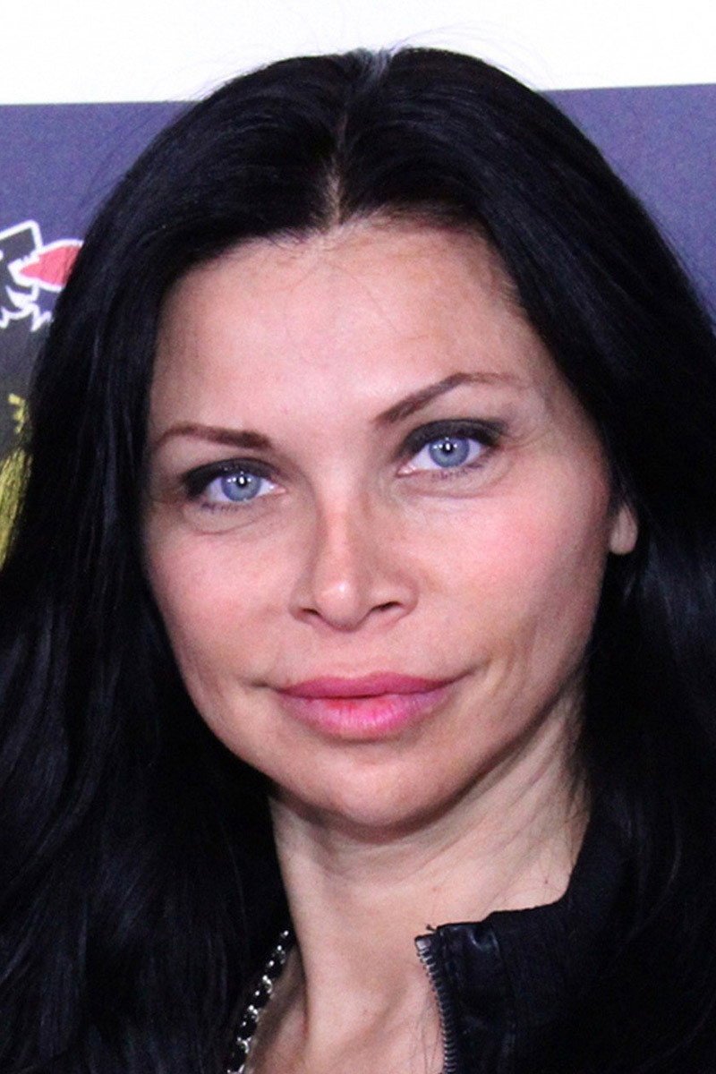 Sofia Shinas as Shelly in The Crow