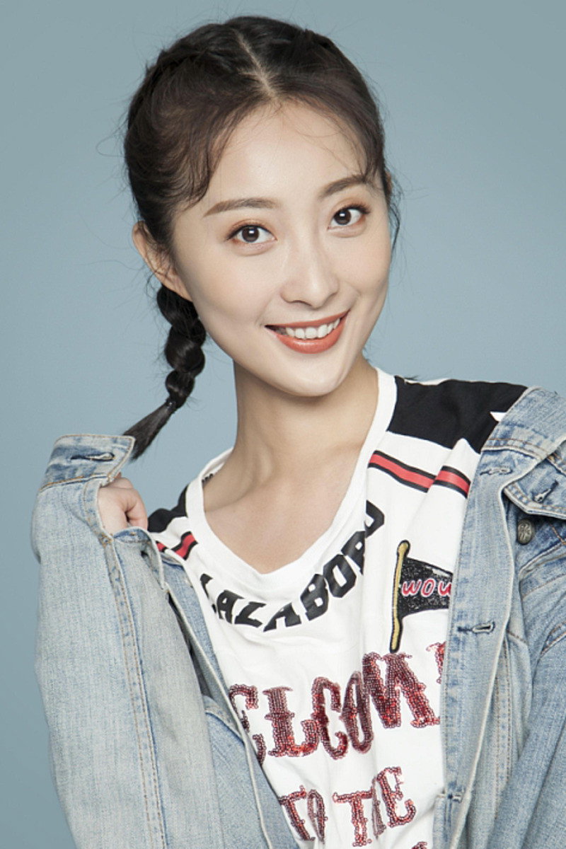 Li Jiamin as Zhu Li's teacher in The Dreamer on the Catwalk 3