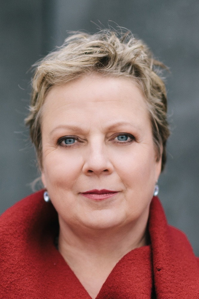 Gabriela Maria Schmeide as Klára Majerova in Der Prag-Krimi