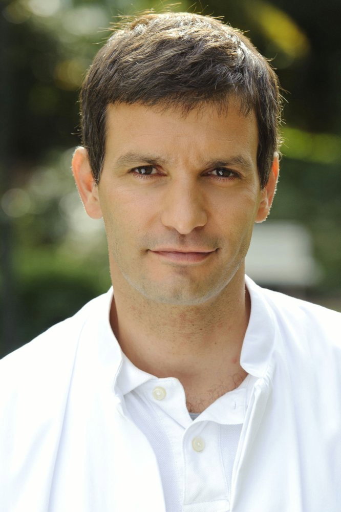 Luca Zamperoni as Dr. Michael Sandmann in Family Dr. Kleist