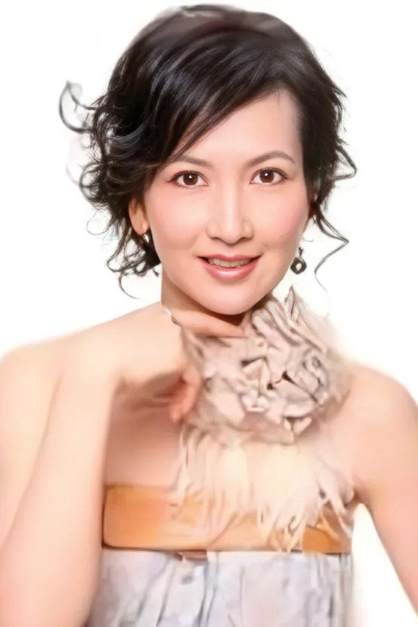 陳美琪 as 李苏 in Beyond Love