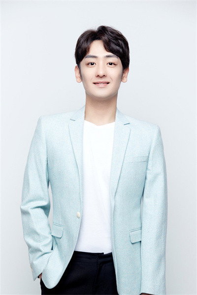向昊 as Su Zongchen in Love Behind the Melody