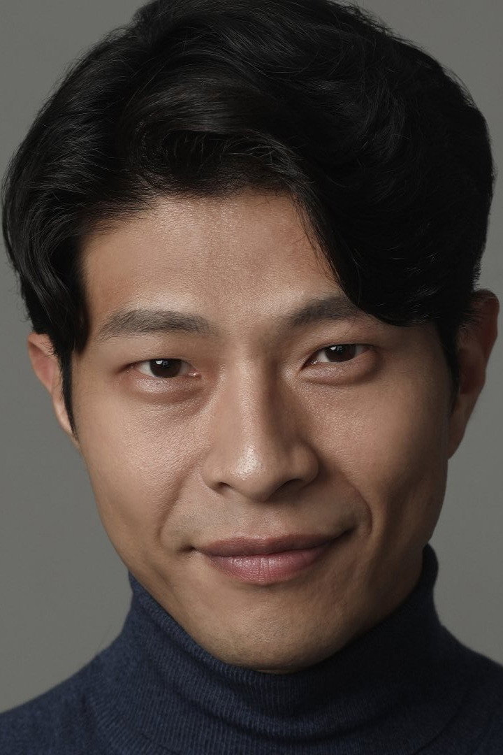 김용석 as Han Won-sang in Iron Mask