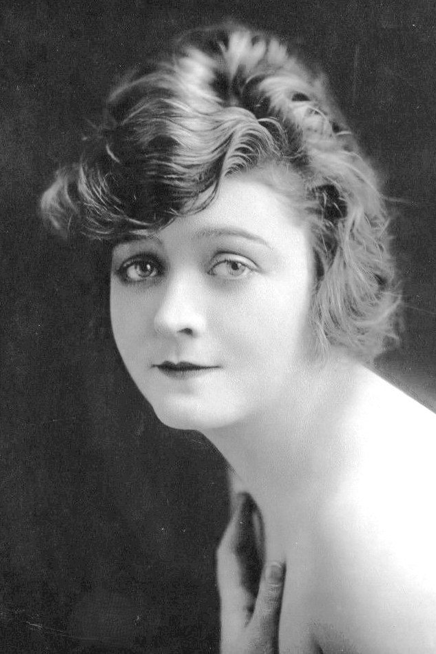 Grace Hayes as Trixie Valleron in Rainbow Over Broadway