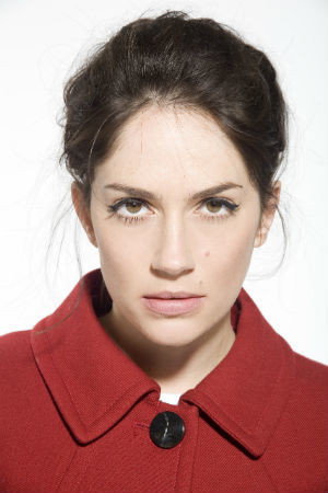 טלי שרון as Yaara in Out of Sight