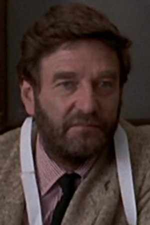 Warren Miller as Dr. Randolph in Cinq femmes à abattre