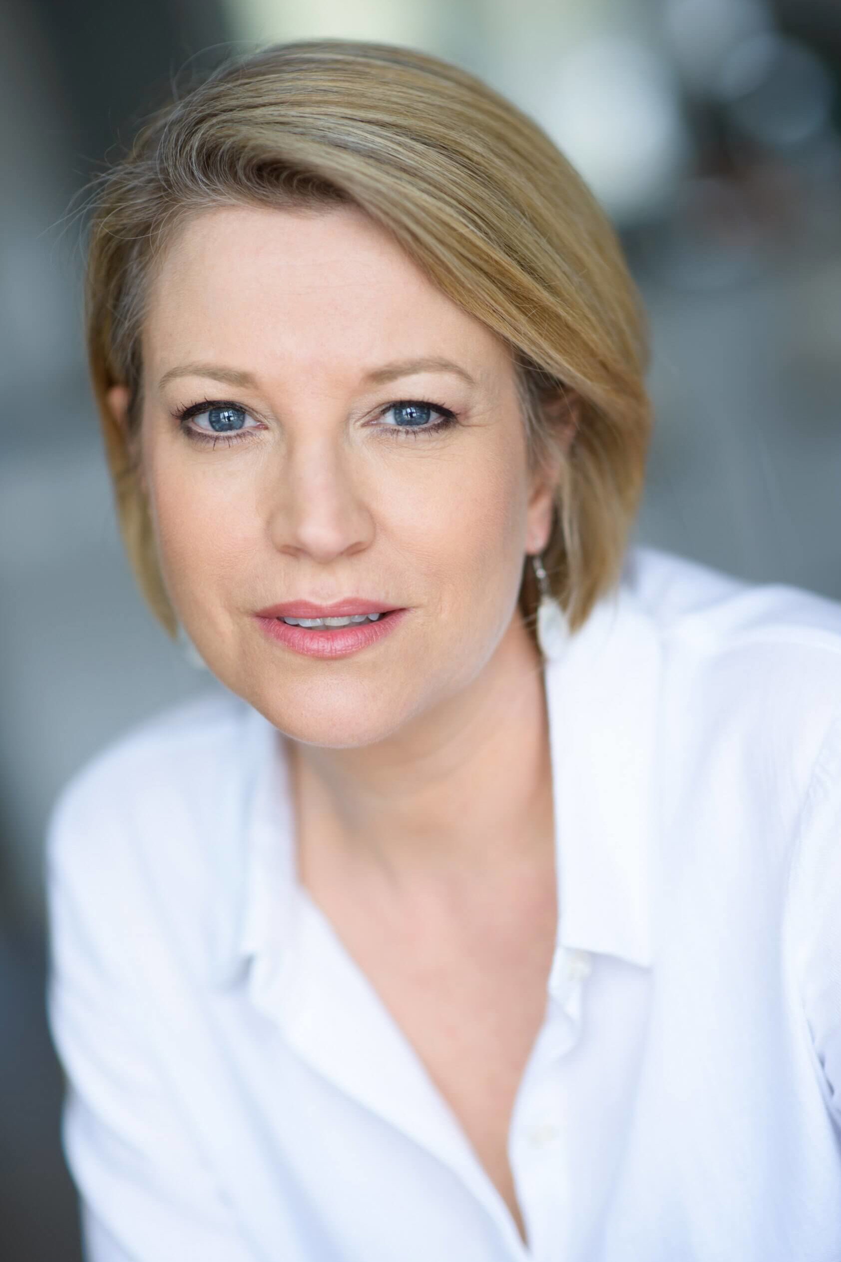Sophie Dion as Maryse in La pension des étranges