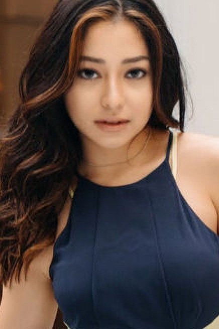 Nikita Willy as Amanda in Too Handsome to Handle