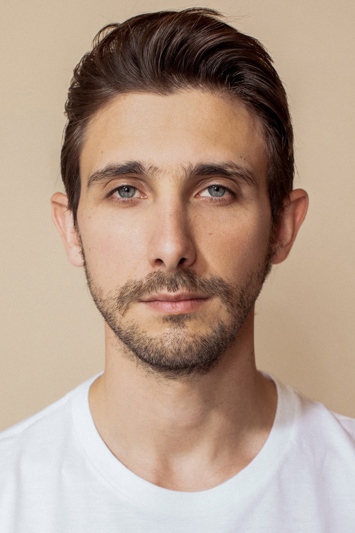 Emiliano Zurita as Leo in No One Saw Us Leave