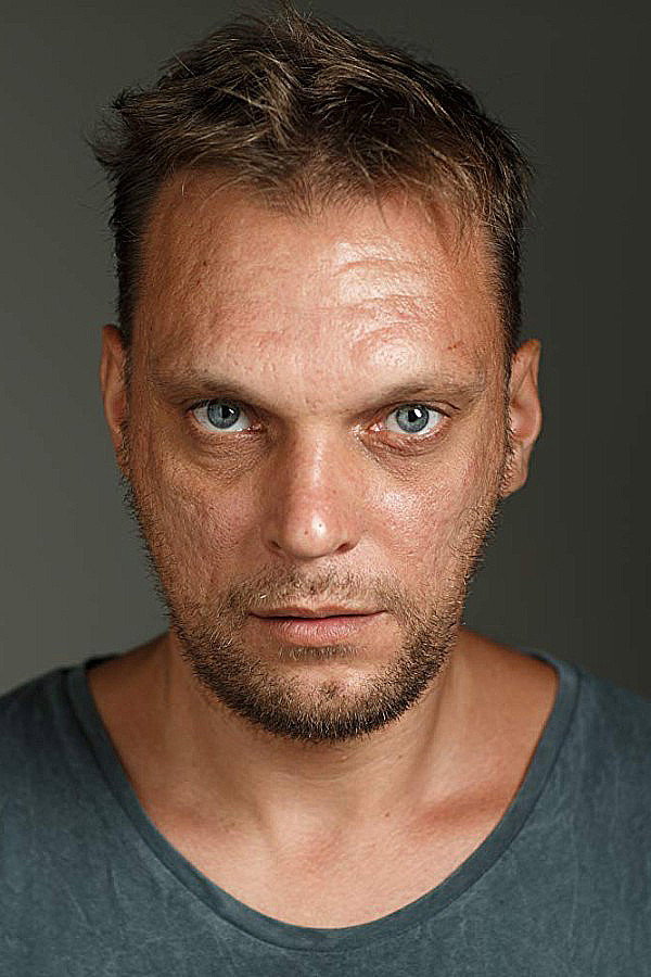 Anatoly Chugunov as Vasily in Superagente Makey