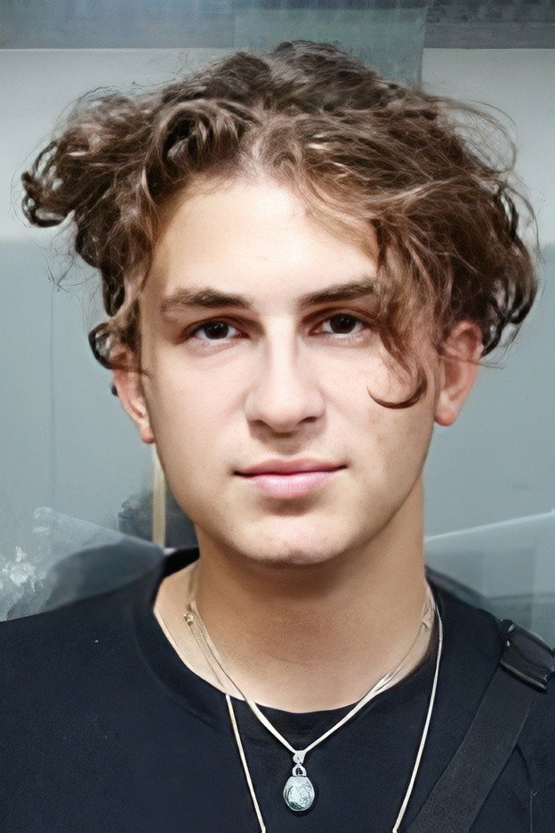 Simon Štubniak as Oliver in Jenny