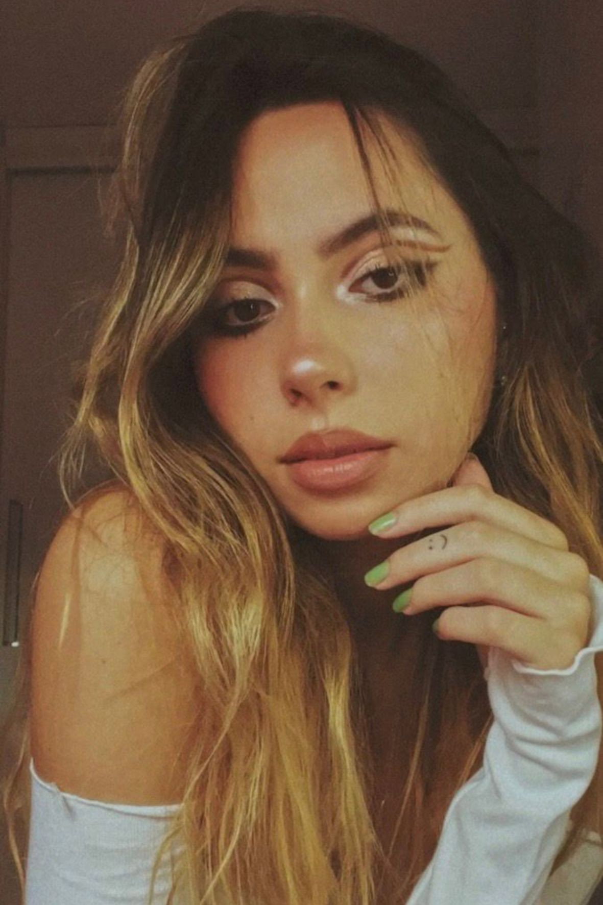 Luísa Schneider as Self in Por Outra Lente