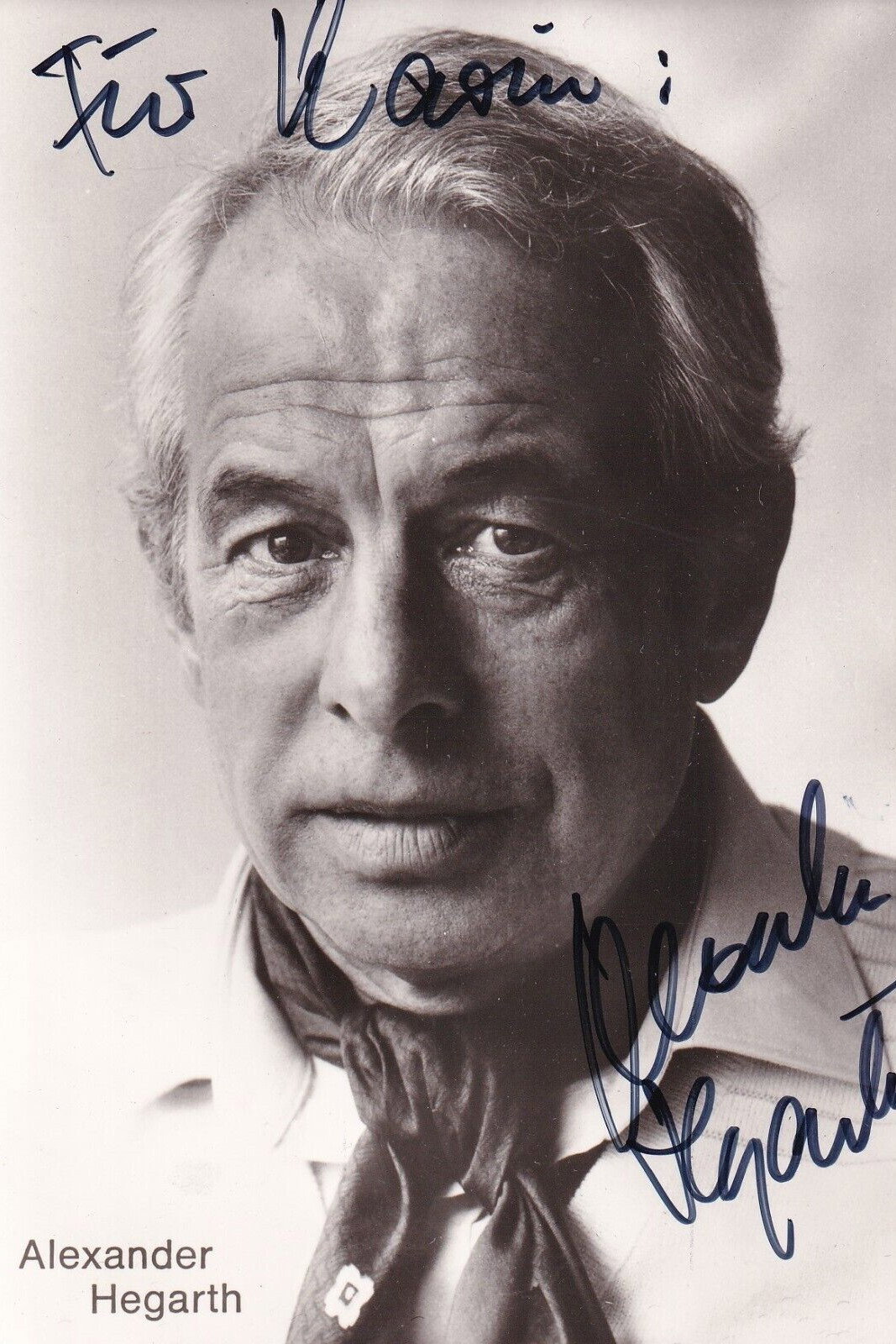 Alexander Hegarth as Lotz in Plus minus null