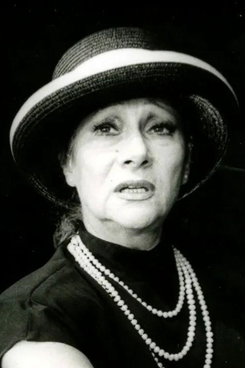 Camelia Zorlescu as Old woman in Wolf