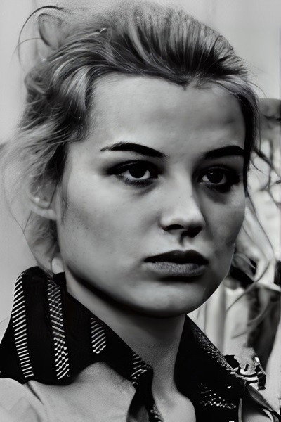 Аня Пенчева as Ann (as Ania Penceva) in Midsummer is Full of Love