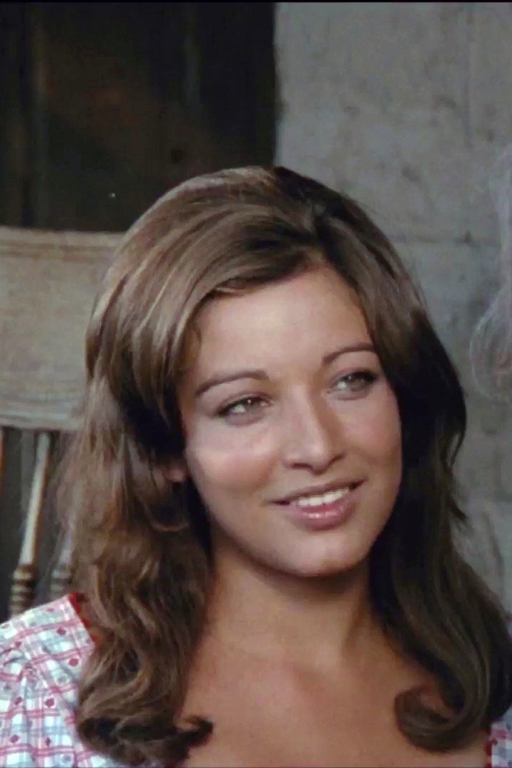 Silvia Manríquez as Alex's Mom in The Hotel