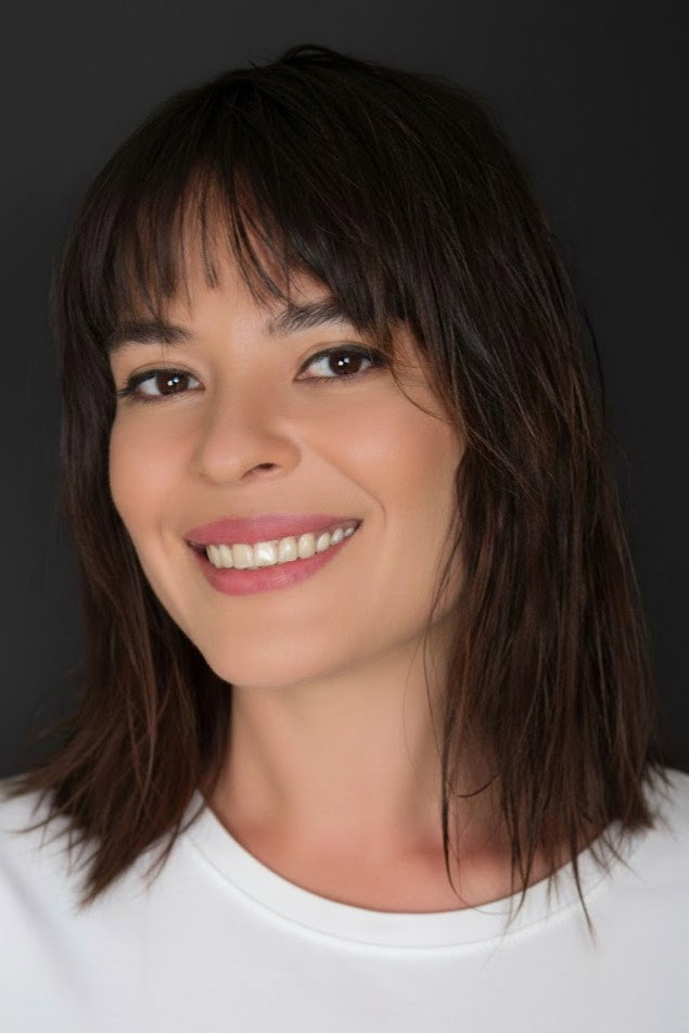 Ececan Gümeci as Nihale Kıral-Otuzşubat in Alemin Kıralı