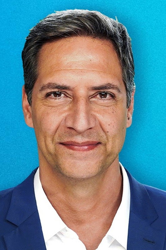 Luís Ernesto Lacombe as Self - Host in Exathlon Brasil