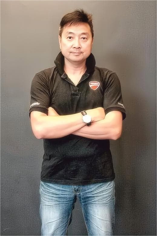 曾守明 as Abacus Boss in Boarding Gate