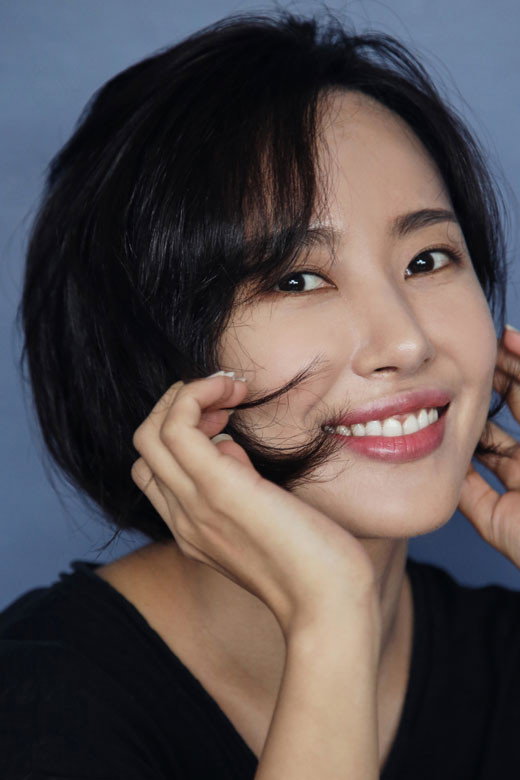김윤서 as Heo Jung-in in Remarriage & Desires