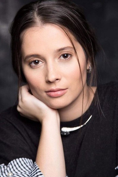 Carole-Anne Lecuyer as La femme qui ressemble à Lucie in Between Them
