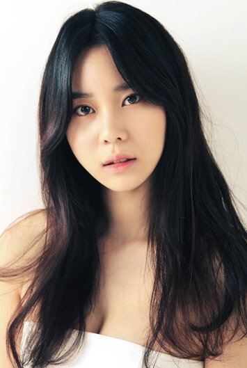 Kim So-young as Hwa-ok in Han Gong-ju