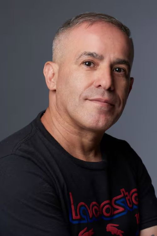Dante Mastropierro as Marcelo in Vrutos