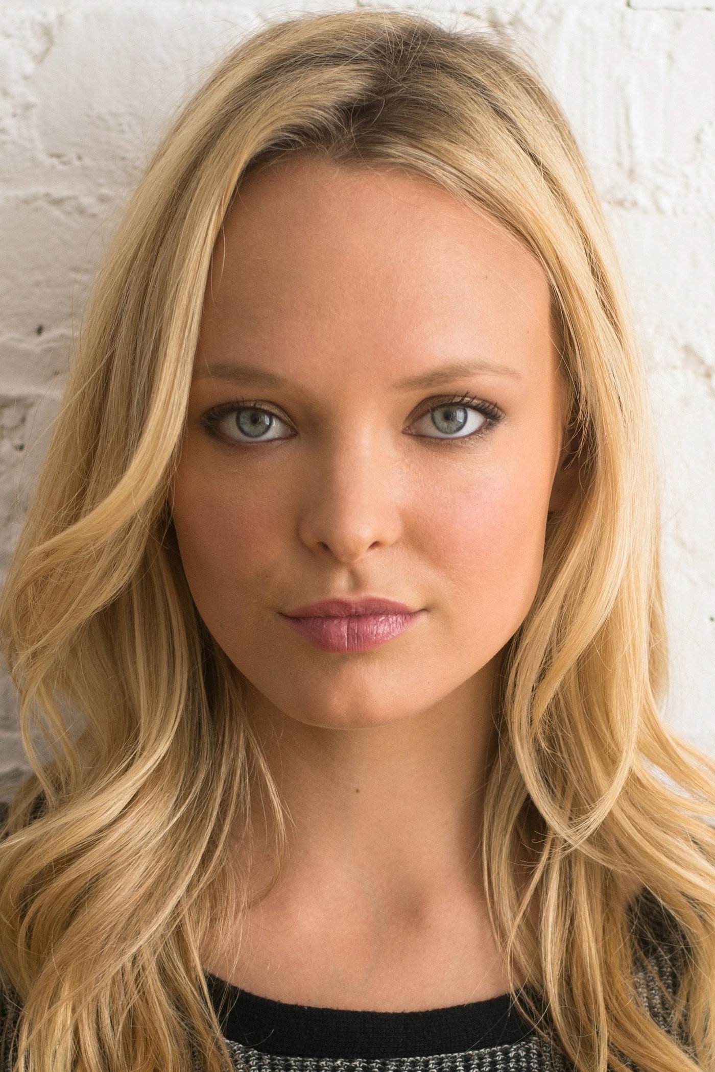 Auden Thornton as Katie in Palm Trees and Power Lines