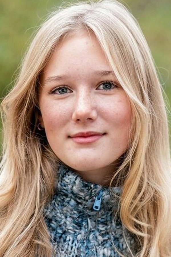 Karla Larsen Moltsen as Karen in Julehjertets hemmelighed