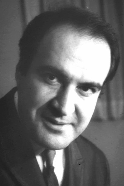 José Gálvez as Gaspar in Extraño en su pueblo