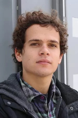 Brando Pacitto as Vale (Valentino Maggi) in Red Band