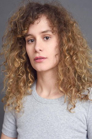 Hélène Bares as Hélène Bares in Evy & I