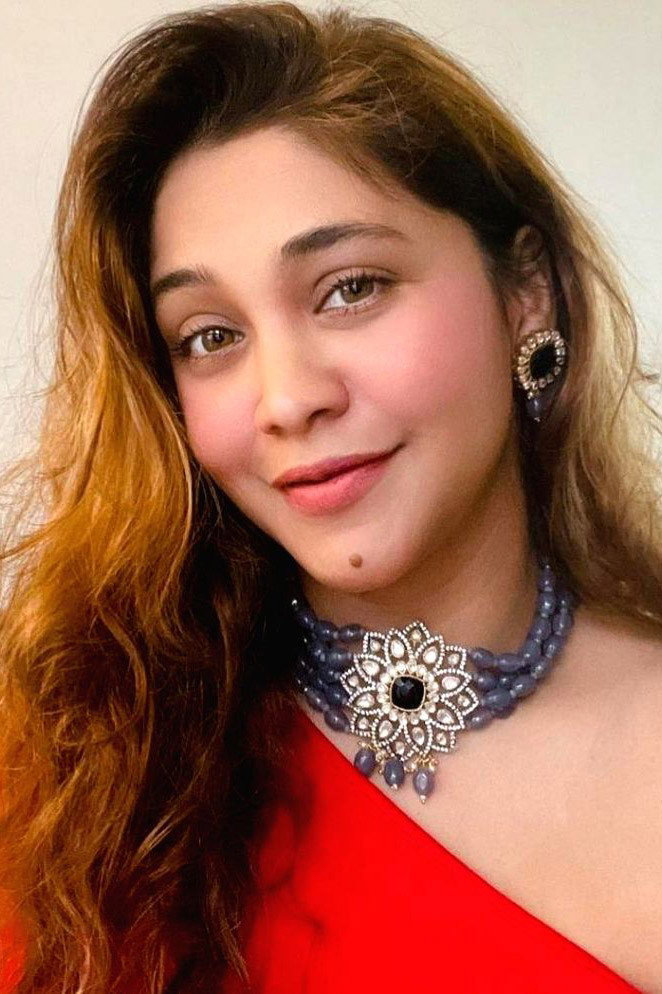 Amrapali Gupta as Suraiya Begum in Bahu Begum