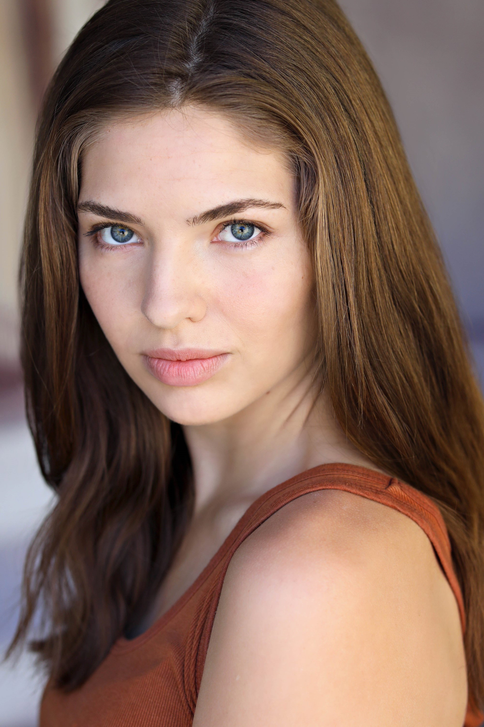 Taylor Geare as Maggie Cahill in Brothers