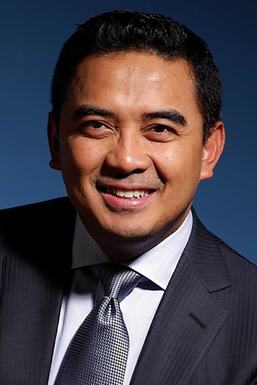 Muhammad Farhan as Milea's father in Dilan 1991