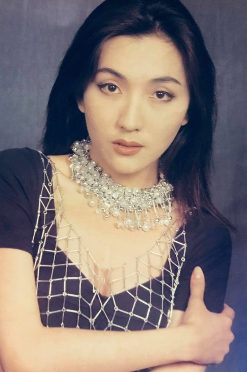 甄楚倩 as Sally Yan Sau Ching in Bullet in the Head