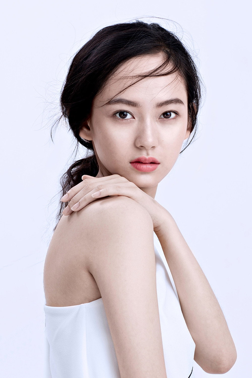 陈雨锶 as Yu Fei in Out of the Dream