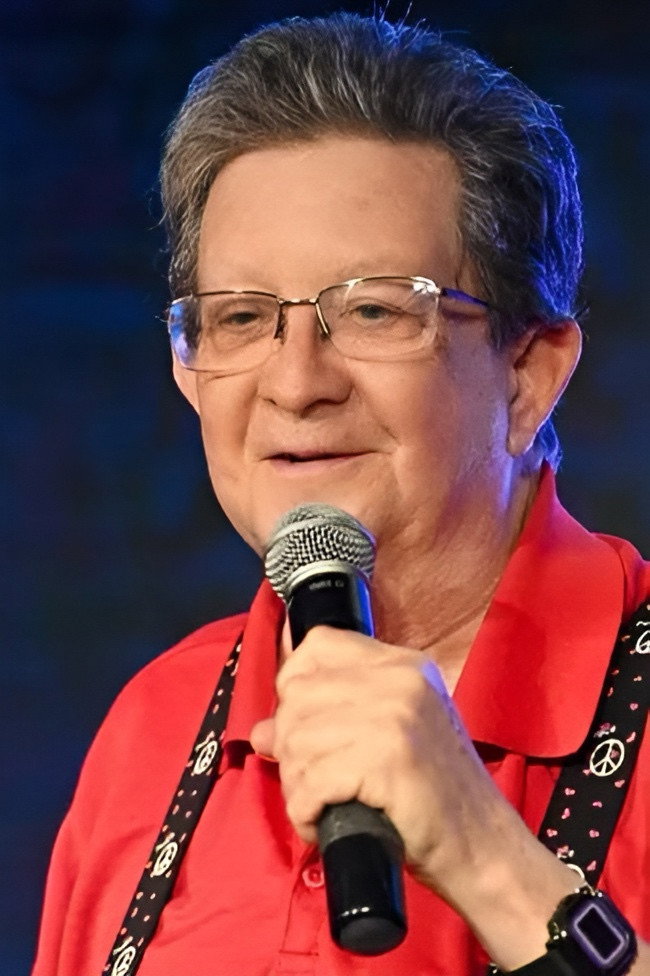 Perry Kurtz as Perry in Hollywood Comedian