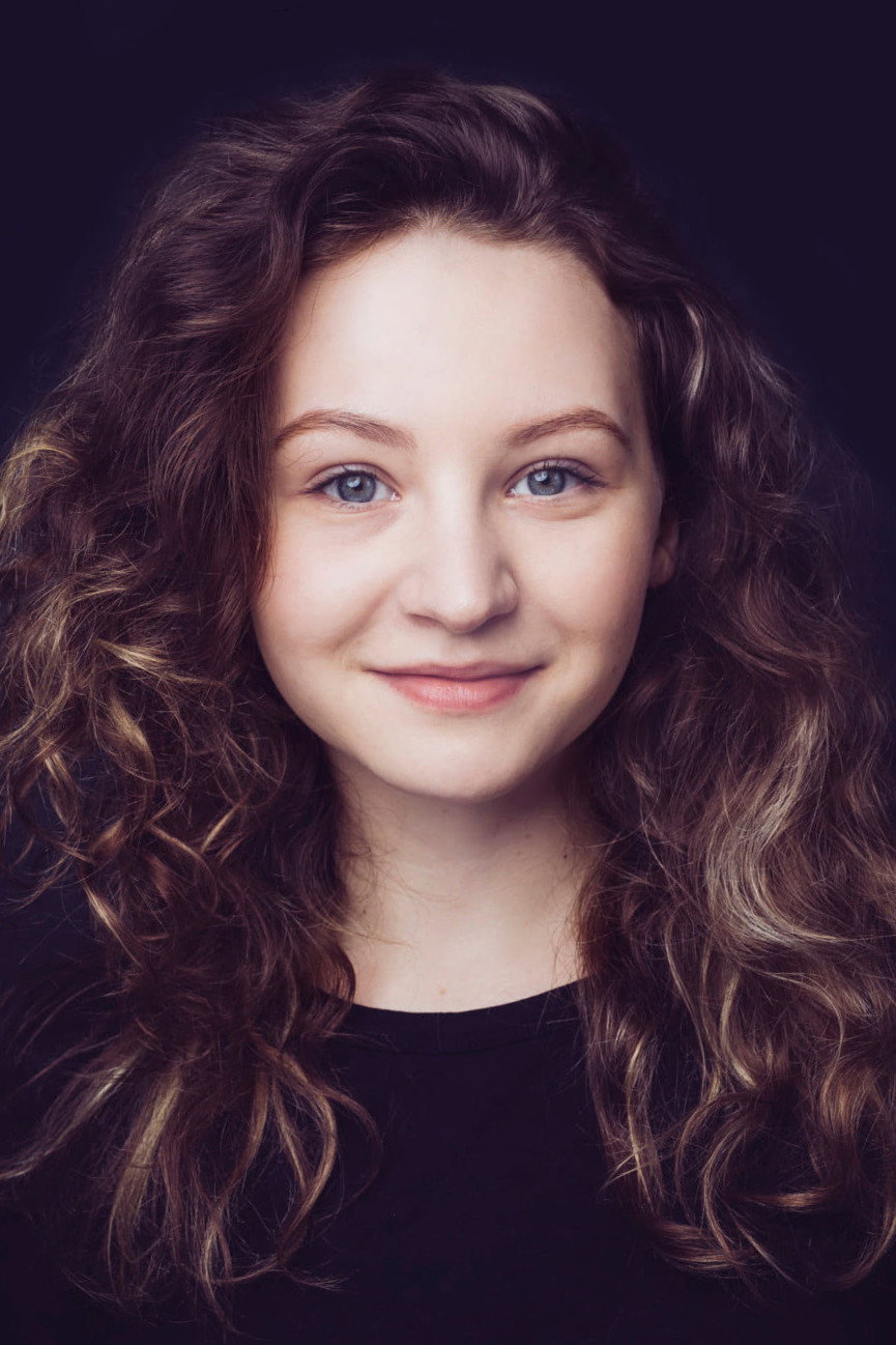 Viktória Šuplatová as Frederika in Liquid Bread