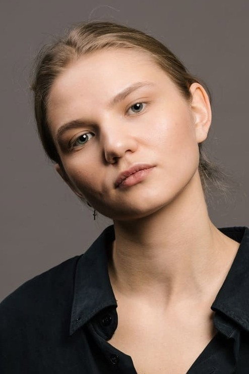 Luisa Lõhmus as Daughter in The King