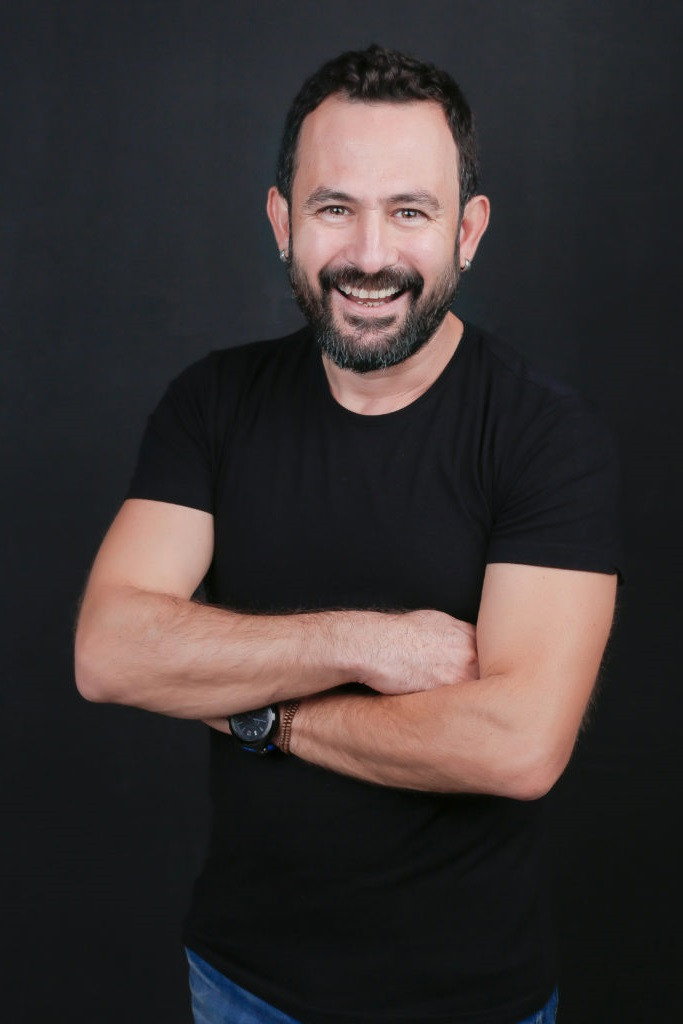 Murat Ergür as Engin in Wish to Wash with Rain