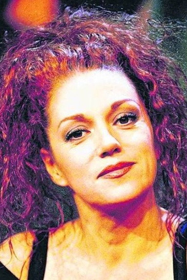 Sylvia Millecam as Linda in Thirst