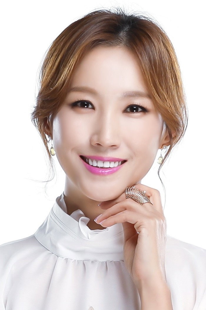 Lee Sun-jin as Jung An-na in A Moment to Remember